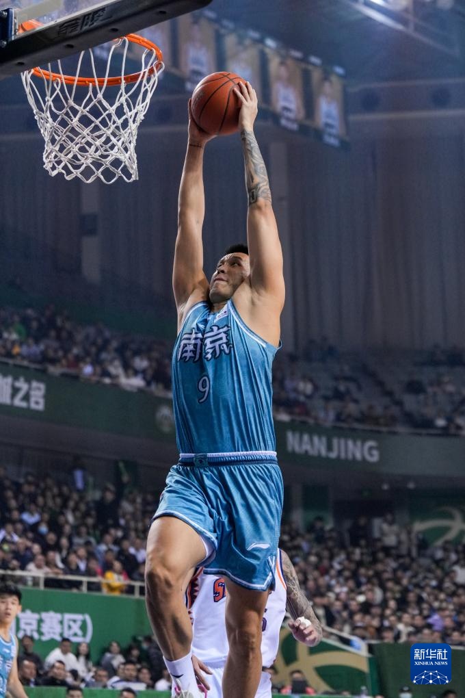 于根伟：今年我们外援的整体表现，我觉得应该能打到70分以上（于根伟：今年外援整体表现至少70分）