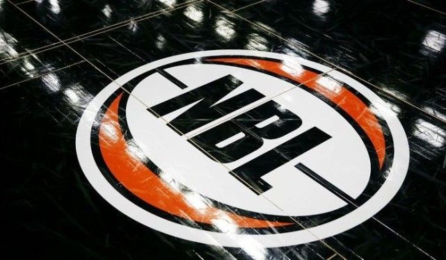 科里纳：既然具备核查条件，为何不能在角球判罚引入VAR？（科里纳质问：既然核查条件已具备，角球判罚为何不启用VAR？）