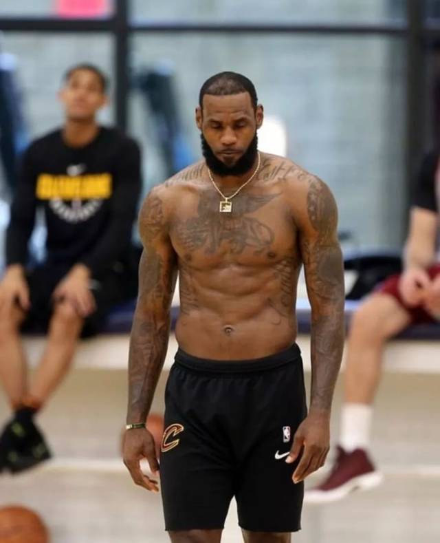 334球66助攻，哈兰德职业生涯已直接参与400球（哈兰德职业生涯直接参与进球达400次：334球+66助攻）