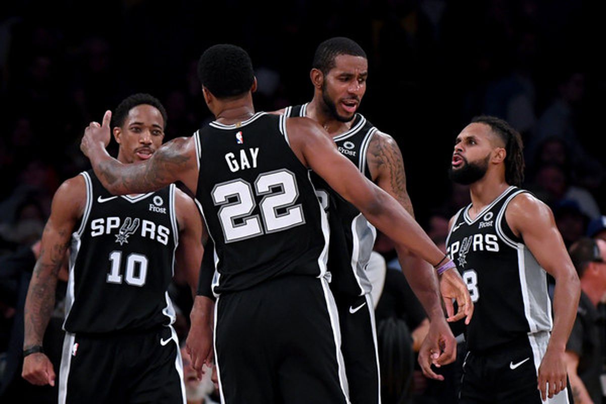 乔治娜点赞安东内拉庆祝梅西夺冠帖子，引发球迷热议（乔治娜点赞安东内拉庆祝梅西夺冠发文，球迷热议不断）