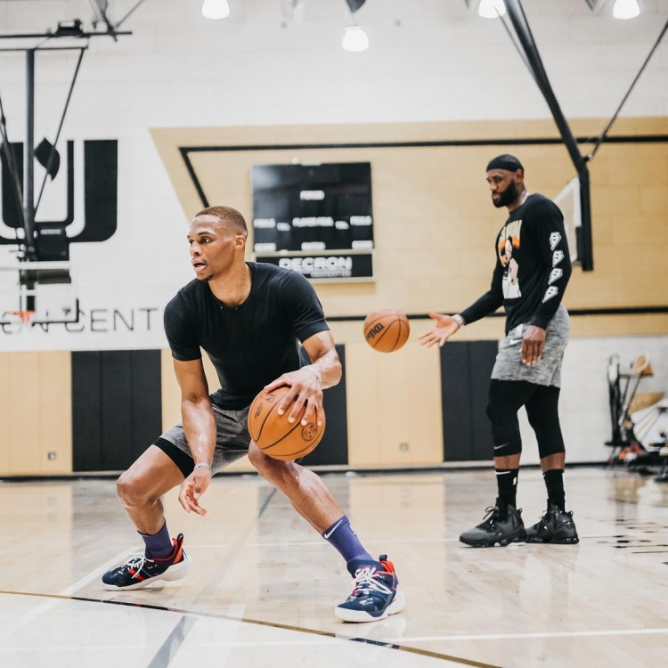 NBA常规赛焦点战精彩瞬间（NBA常规赛焦点对决高光时刻）